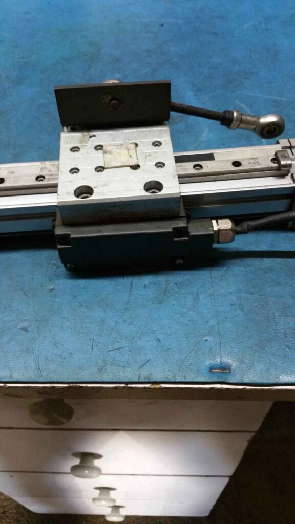 Scale with built in linear rail – fabrication machines