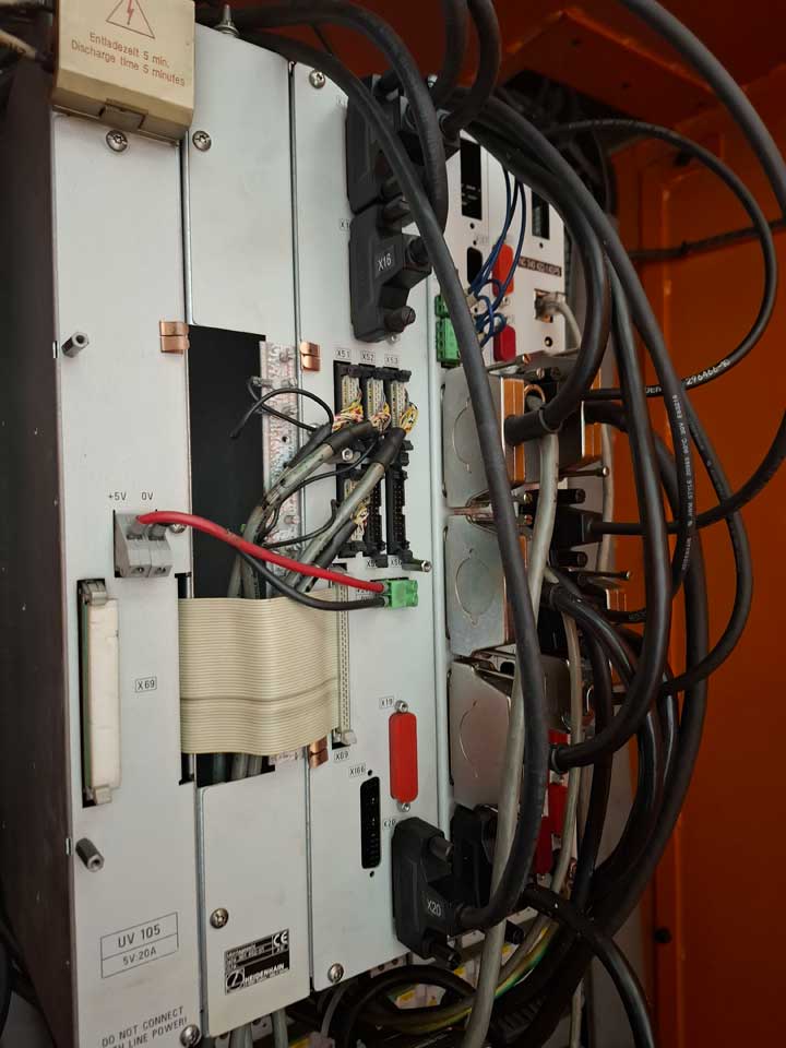 Tidy cable job of new Heidenhain cables plugged into Heidenhain control