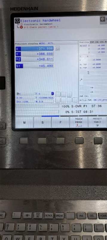 The control showing zero errors whilst still oscillating spindle speeds.